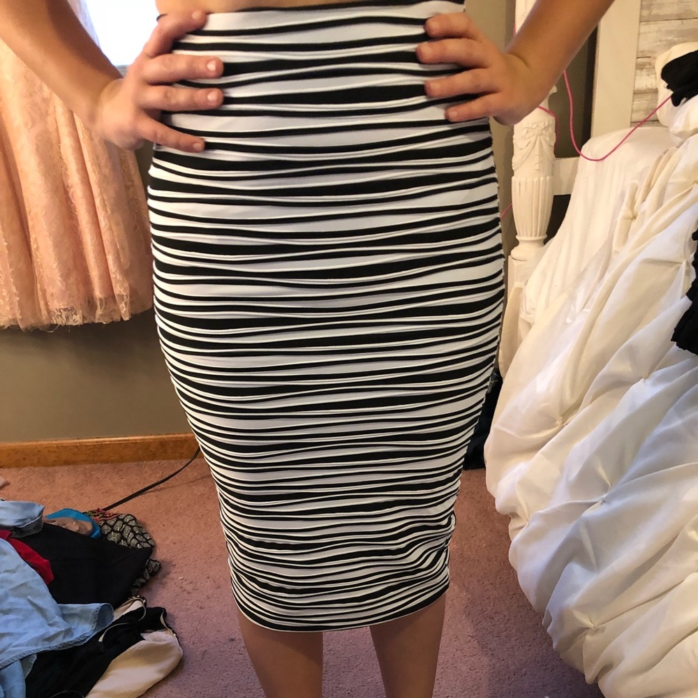 Black and white pencil skirt